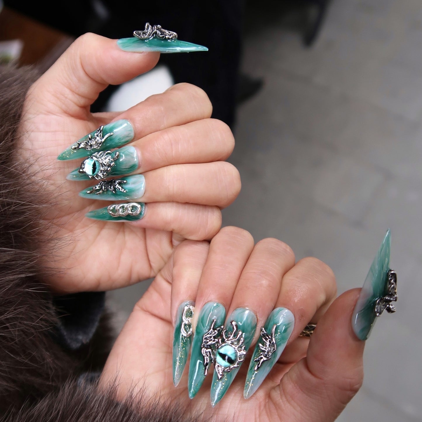Green stiletto Dragon's Lair Press on Nails.